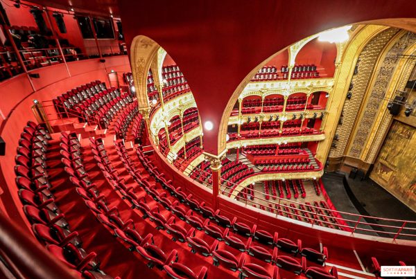 Vista interior del Théâtre du Châtelet en París, preparado para eventos culturales de noviembre 2024