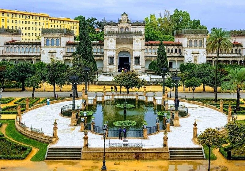 Jardines del Museo Arqueológico de Sevilla, un espacio verde ideal para disfrutar de eventos culturales en octubre