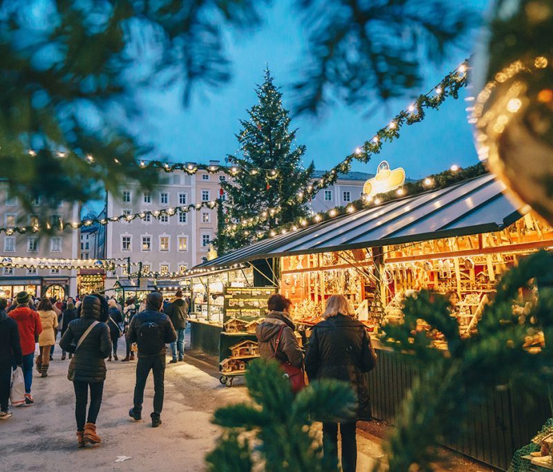 A Christmas market in Málaga, showcasing festive decorations and holiday spirit, perfect for exploring Christmas markets in Málaga