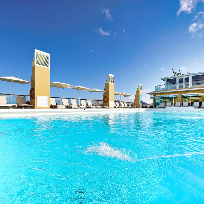 Azotea con piscina del Hotel Bull Reina Isabel & Spa en Las Palmas