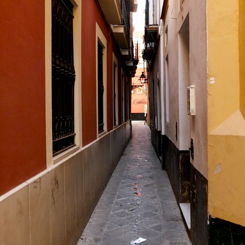 Calle del Beso en Sevilla, un rincón pintoresco y romántico de la ciudad