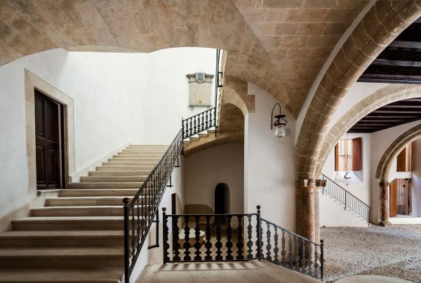 Vue de Can Balaguer, un patio typique de Palma de Mallorca, avec ses éléments architecturaux