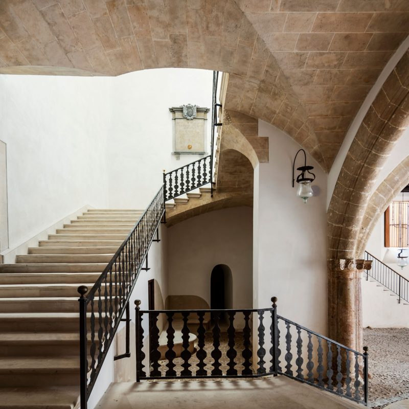 Vue de Can Balaguer, un patio typique de Palma de Mallorca, avec ses éléments architecturaux