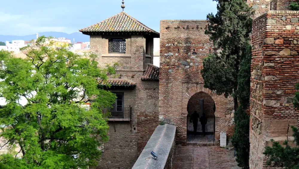 The Secrets of the Alcazaba of Málaga: A Historical Visit Without Luggage