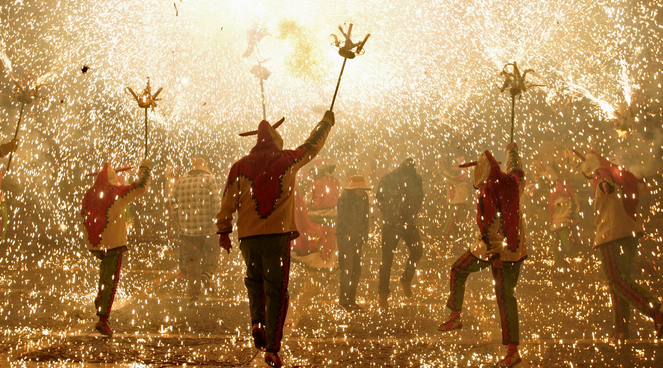 Noche de San Juan en Barcelona: disfruta de la fiesta más mágica del año entre hogueras y playas